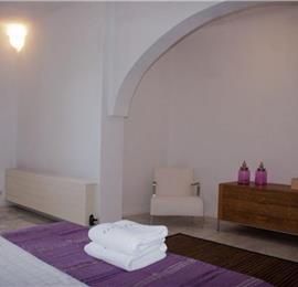 7 Bedroom Villa with Pool in Akrotiri on Santorini, Sleeps 14